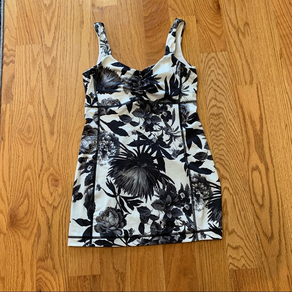 Lululemon Black & White Floral Workout Camisole Tank - Size 6